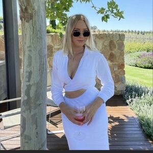 Elegant White Long Sleeve Backless Dress